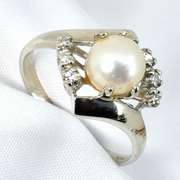 Pearl & Diamond White Gold Ring