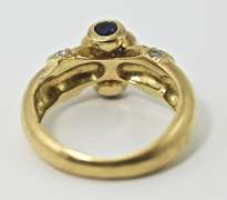 Modern and Appealing Cabachon Sapphire 18K Ring