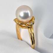 Lustrous  9 mm Pearl Ring