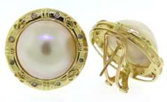 Pretty 14kt YG Mabe Pearl & Flush Set Diamond Etruscan Earrings
