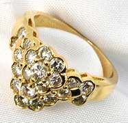 Stylish 18k Diamond Cluster