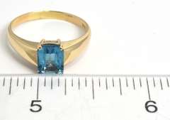 14KT Yellow Gold Blue Topaz Ring