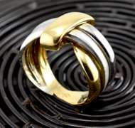 Beautifully Designed 18K Two-Tone Gold Ring