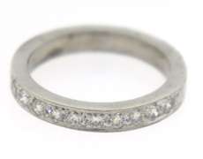 Stunning 18kt WG Round Cut Diamond Band