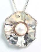Flashy Pearl Necklace in Sterling Silver
