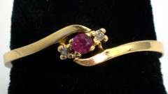 Sweet Vintage Ruby Ring in Gold