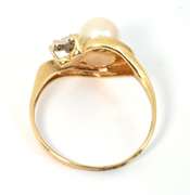 Feminine Pearl & Diamond Ring
