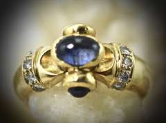 Modern and Appealing Cabachon Sapphire 18K Ring