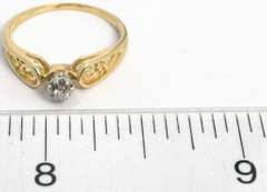 Elegant Diamond Ring in Yellow Gold