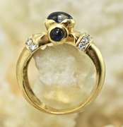 Modern and Appealing Cabachon Sapphire 18K Ring