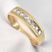 Lovely Ring with 8 Diamonds