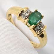 Traditional Oval Emerald Ring