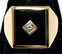 Mens' Black Onyx Ring in Yellow Gold