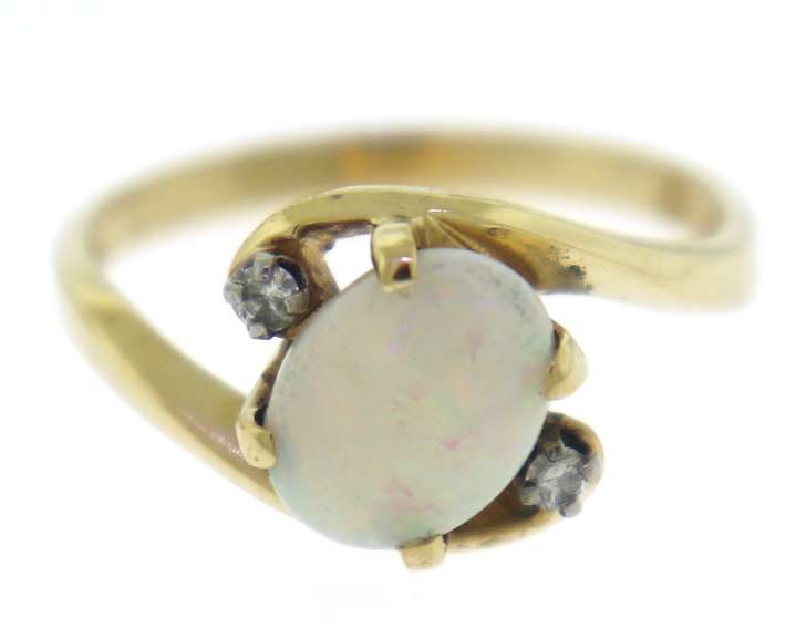 Beautiful Opal and Diamond Yellow Gold Ring