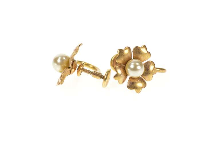 10K Yellow Gold 1960's Retro Flower Pearl Inset Screw Back Earrings