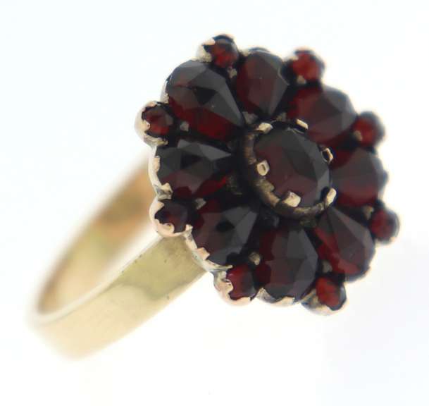 Beautiful Yellow Gold Garnet Cluster Ring