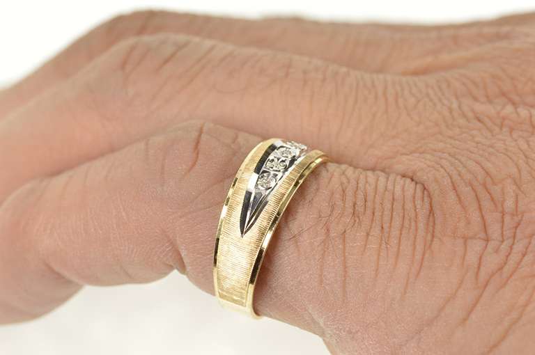 10K Yellow Gold Two Tone Graduated Men's Textured Band Ring