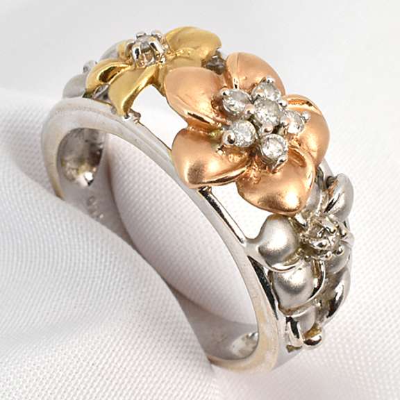 Snazzy 18k Floral Band with Diamonds