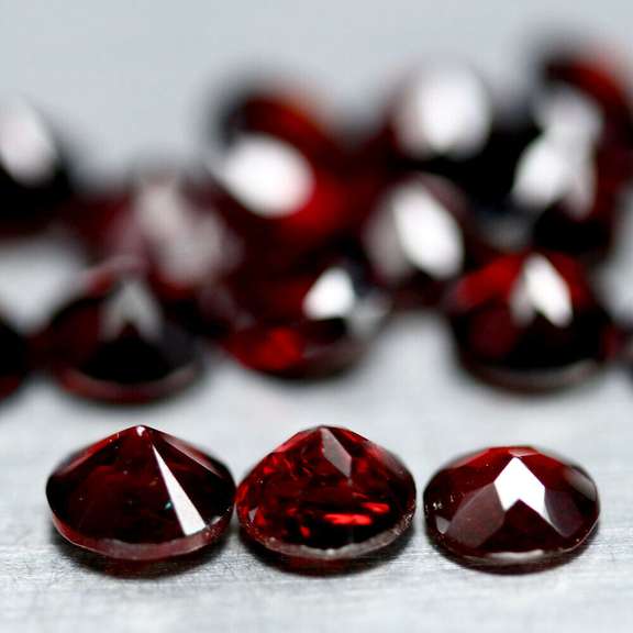 Ravishing wine red 6.23ct untreated Garnet set