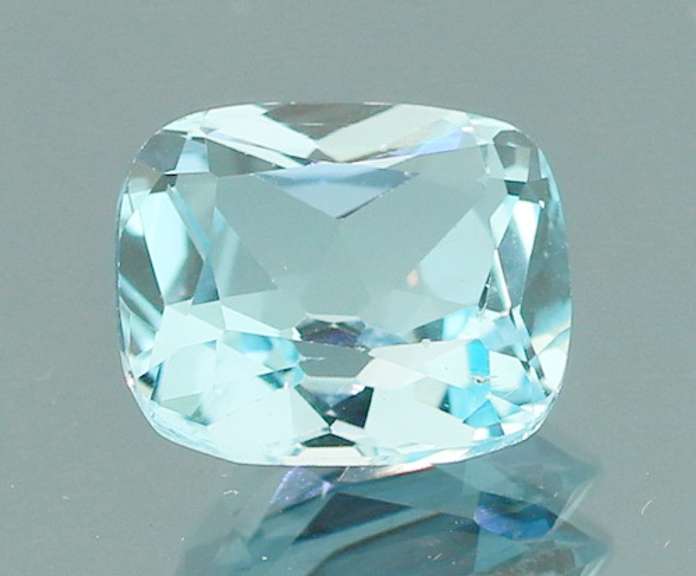 Brilliant 7.04ct cushion cut sky blue Topaz