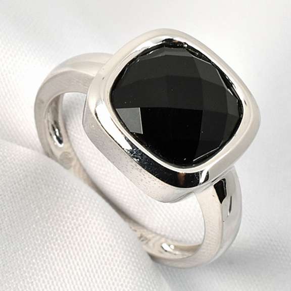 Fashionable Black Agate Ring in 14K White Gold