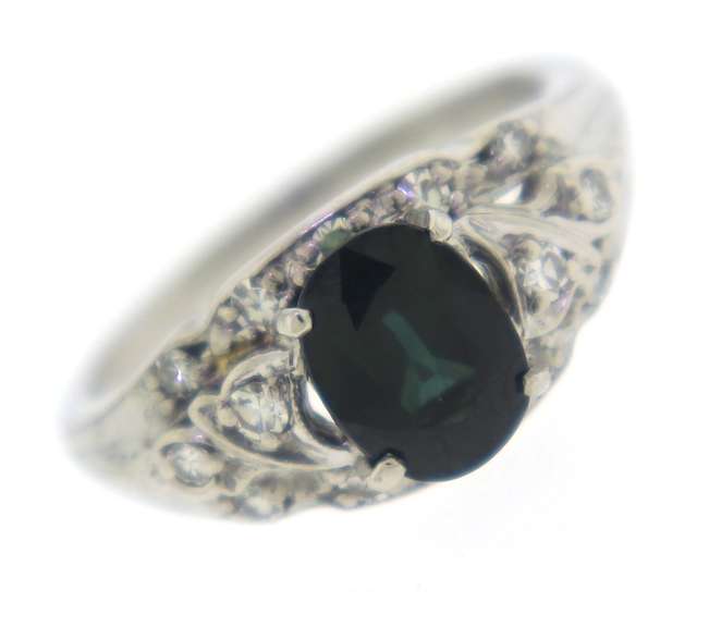 Dazzling Vintage Oval Green Sapp & Diamond Ring