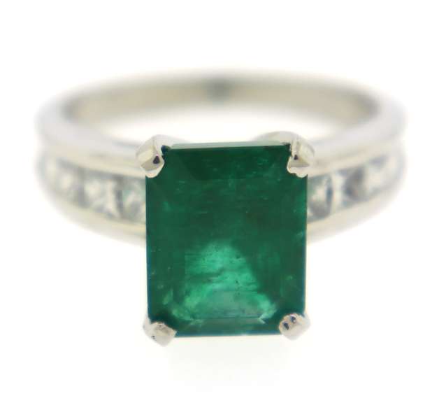 Glamorous Emerald w Channel Princess Diamond Ring