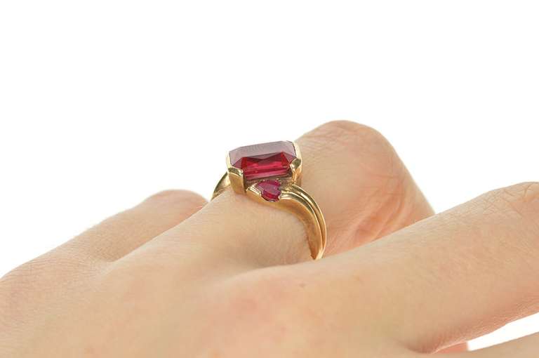 10K Yellow Gold Retro 1960's Syn. Ruby Emerald Cut Heart Ring