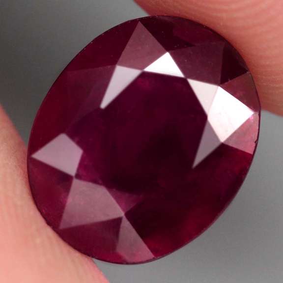 Glistening violet red 7.30ct Ruby