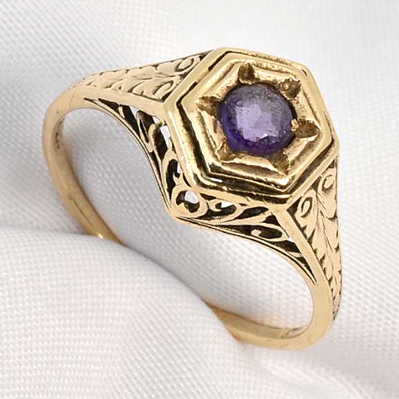 Sweet Vintage Filigree Amethyst Ring