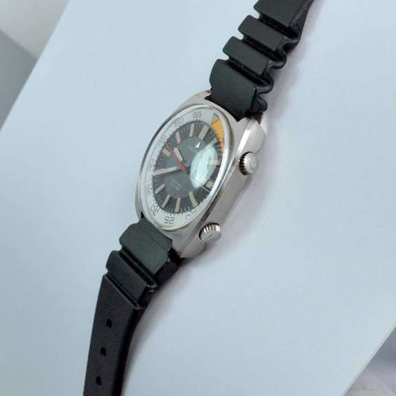 Rare Bulova Accutron Deep Sea 666 Diver