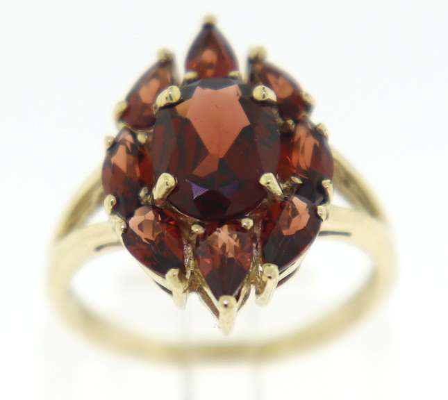 Wonderful Yellow Gold Garnet Cluster Ring