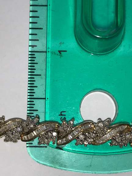 Ladies 14k gold diamond link braclet