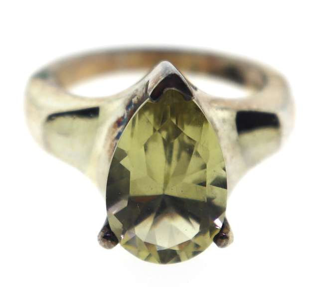 Sterling Silver Teardrop Peridot Ring