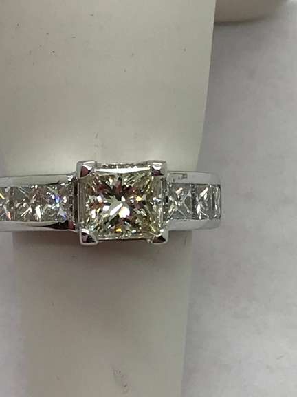 Ladies 14K White Gold 2.50 Carat Diamond Ring