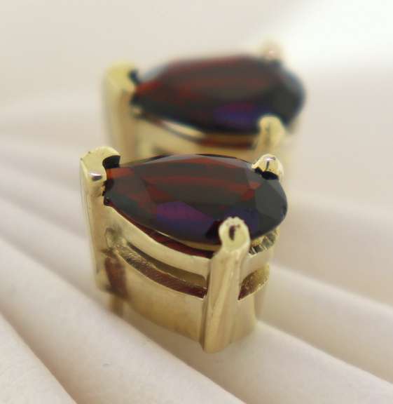 Pretty 14kt Yellow Gold Pear Cut Garnet Earrings