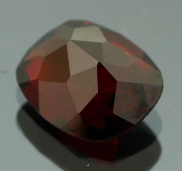 Elegant 5.88ct black cherry checker top Garnet