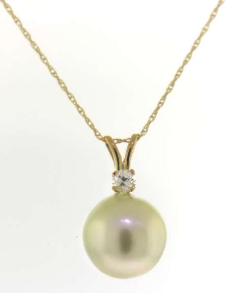 Pretty Yellow Gold 10mm Pearl Necklace