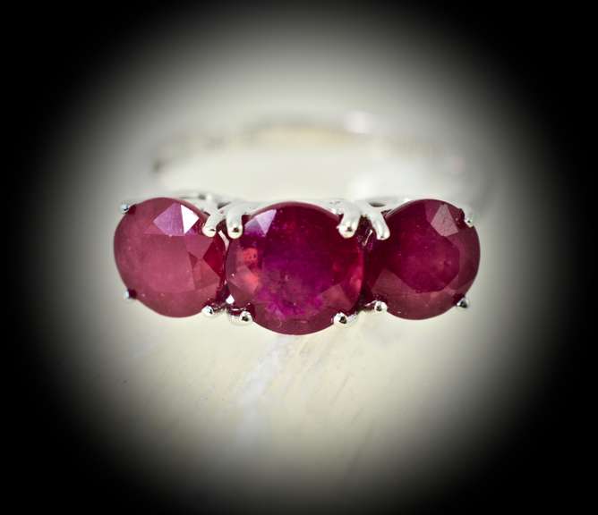 Beautiful 14K 3-Stone Ruby Ring