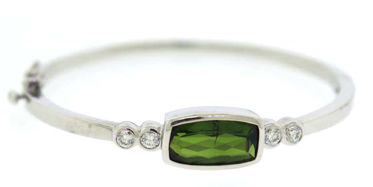 Absolutely Gorgeous Cushion Cut Green Tour Diamond Bang