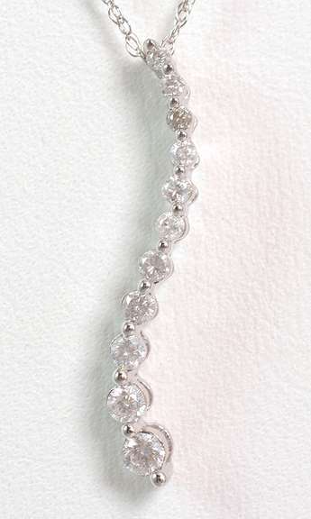 Glittering 0.20CTW Diamond Necklace in White Gold