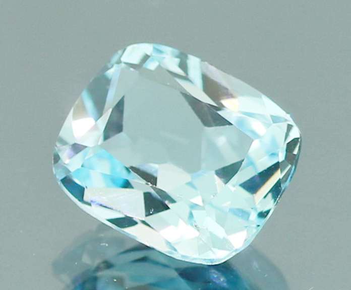 Brilliant 7.04ct cushion cut sky blue Topaz