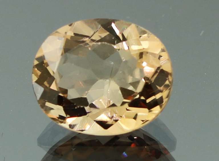 Bright and sparkling 5.80ct golden Topaz