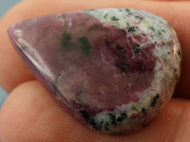 Gorgeous 27ct Ruby in Zoisite cabochon