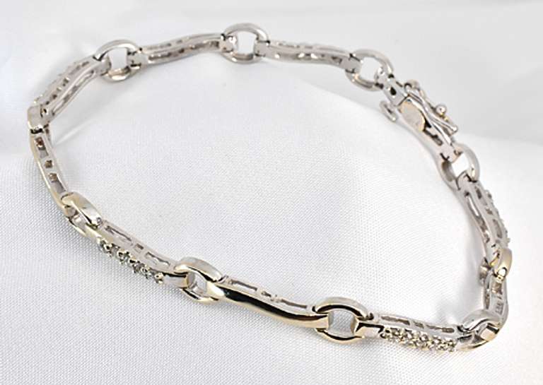 Tasteful White Gold Diamond Bracelet