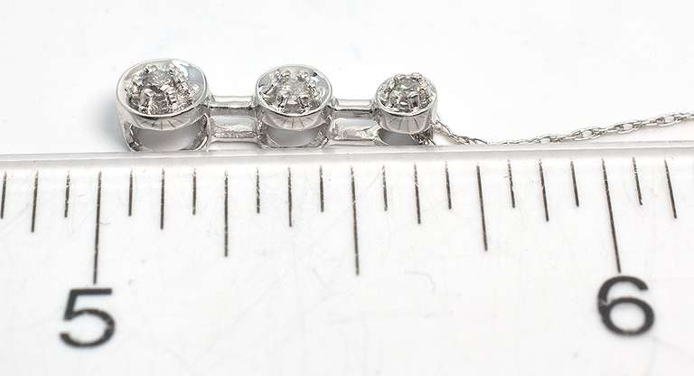 Sweet Graduated Diamond necklace in White GOld