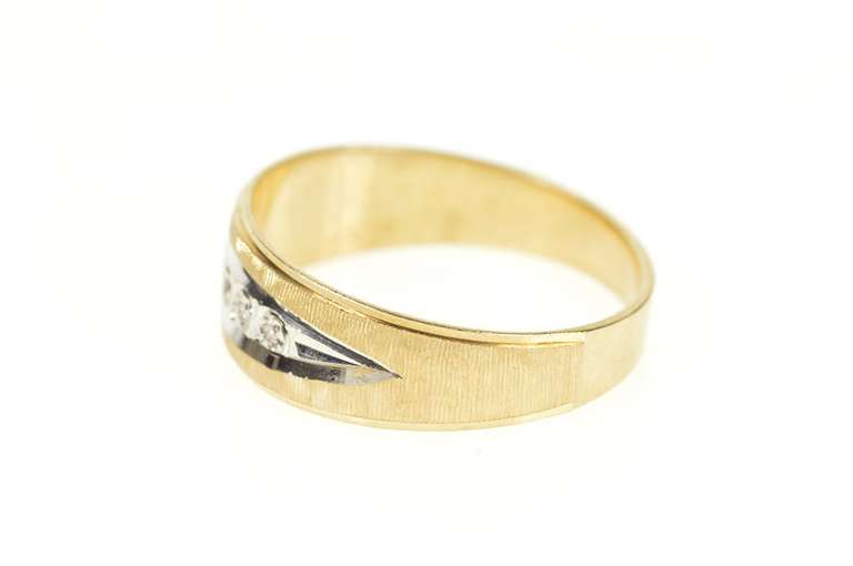 10K Yellow Gold Two Tone Graduated Men's Textured Band Ring