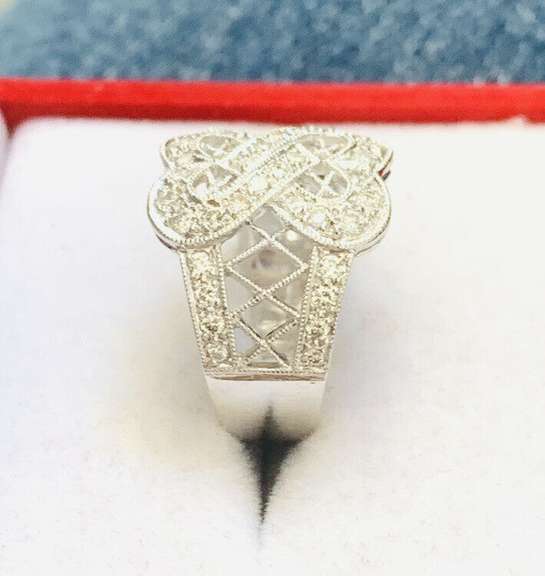 18kt Gold Diamond Ring