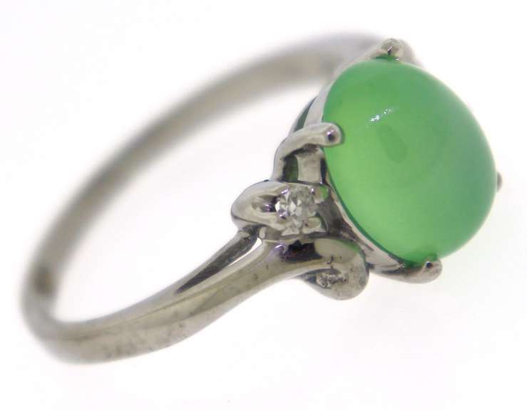 Gorgeous White Gold Star Sapphire and Diamond Ring