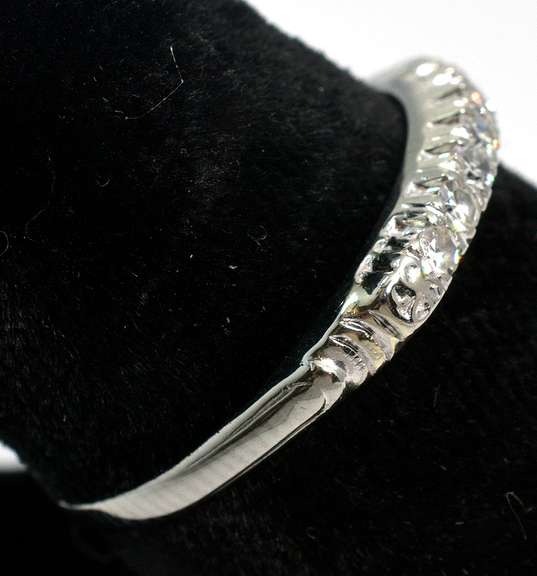 Cute Diamond Band Ring in 14KT White Gold